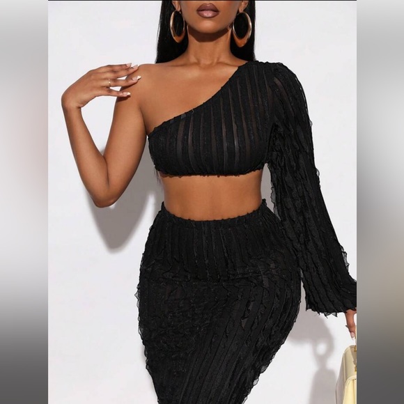 One Shoulder Crop Top & Skirt set - Picture 5 of 6